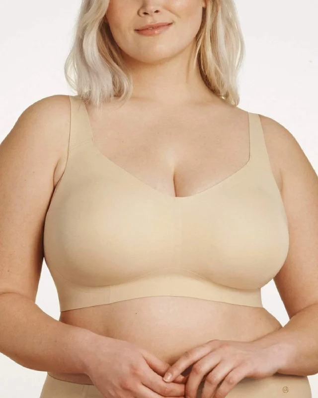 Bra with a lace - trim for an elegant and delicate touch Evelyn & Bobbie Wire Free Beyond Bra (More colors available) Bra with a lace - trim for an elegant and delicate touch Evelyn & Bobbie Wire Free Beyond Bra (More colors available)
