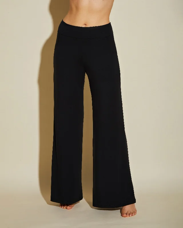 Bra with a cross - back strap design for a trendy look​ Pantalones